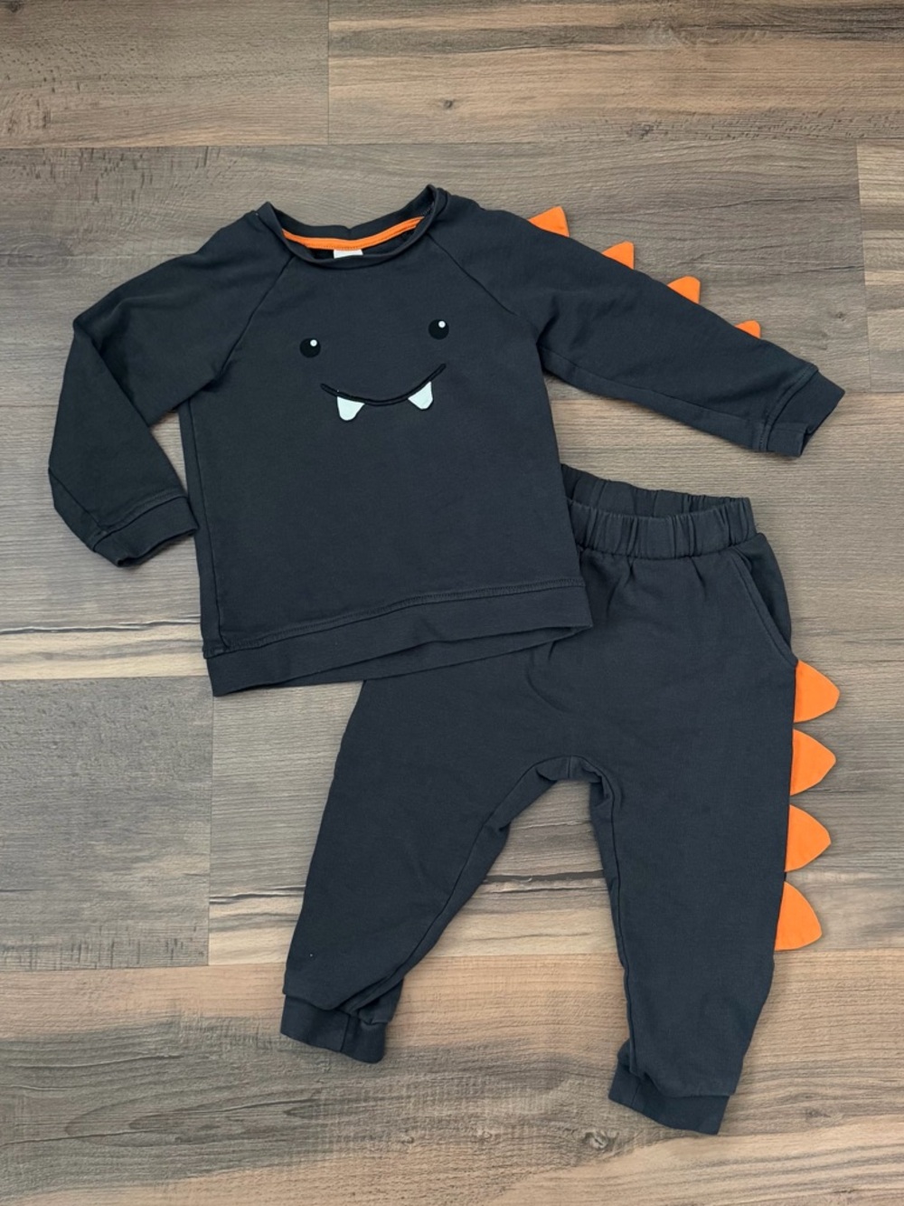 H&M Toddler 2-Piece Grey Appliqued Monster Sweatshirt & Jogger Sweatpant Set 3T